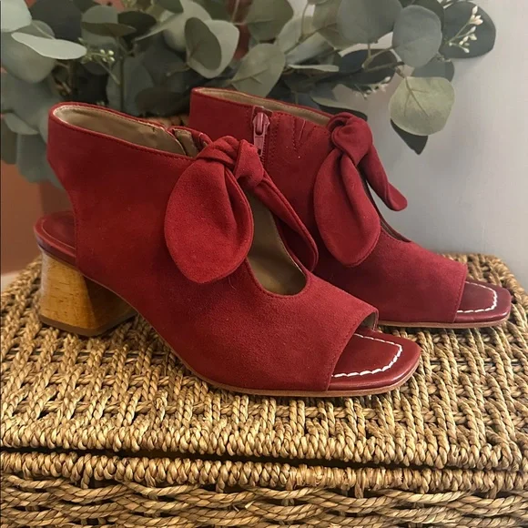 Bernardo Lizzie Red Suede wooden block Heeled 6.5 bow detail zipper peep Sandals - Picture 2 of 12
